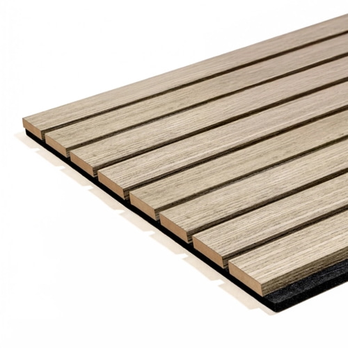 Natural Oak Wide Slat Panels for Contemporary Dubai Wall Décor