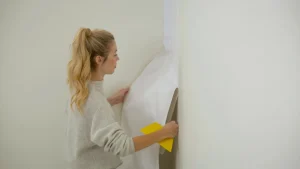 Wallpaper corners and edges peeling – Dubai wallpaper services